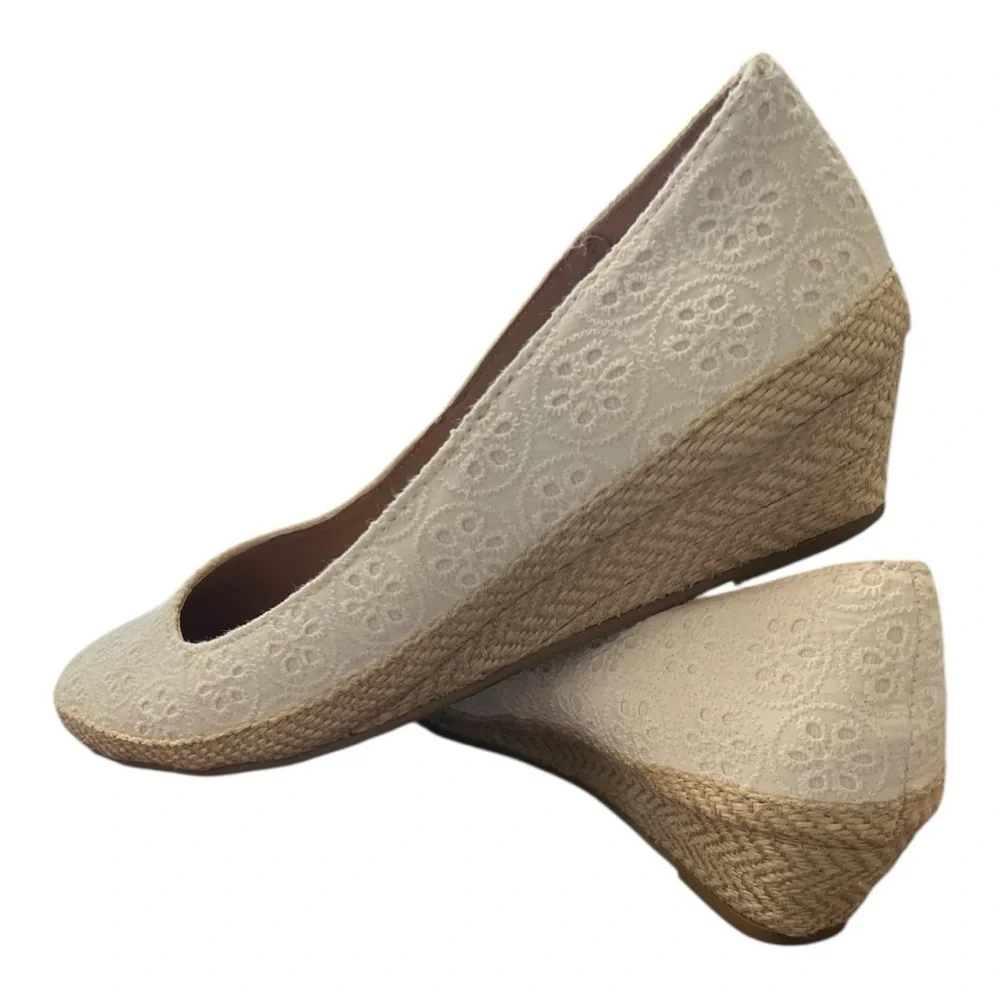 American Eagle White Short Wedges Size 9.5 Women